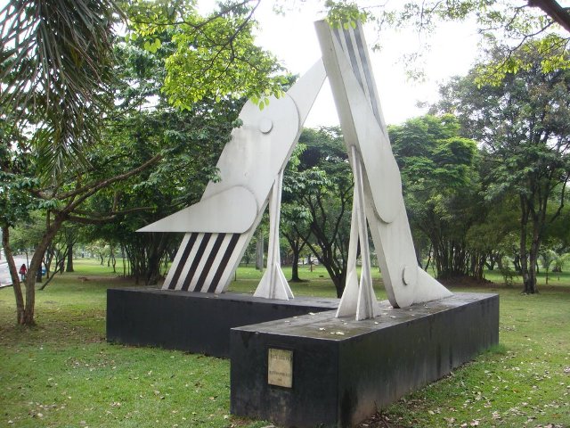 Escultura a las Aves del Río