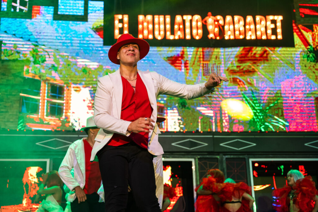 Mulato Cabaret Bailarín